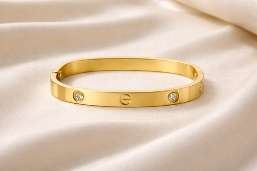 Anti-Tarnish, Ashaarya, Ashaarya Jewels, Ashaarya Jewellery, Gold bracelet with three diamonds on a beige satin background